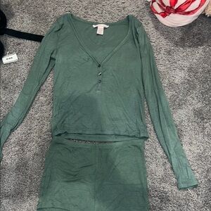 Green Long Sleeve Top and Shorts Set